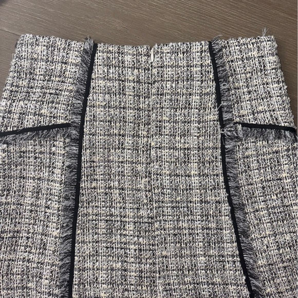 Never Worn Veronica Beard Monochrome Tweed Pencil Skirt - Picture 3 of 5